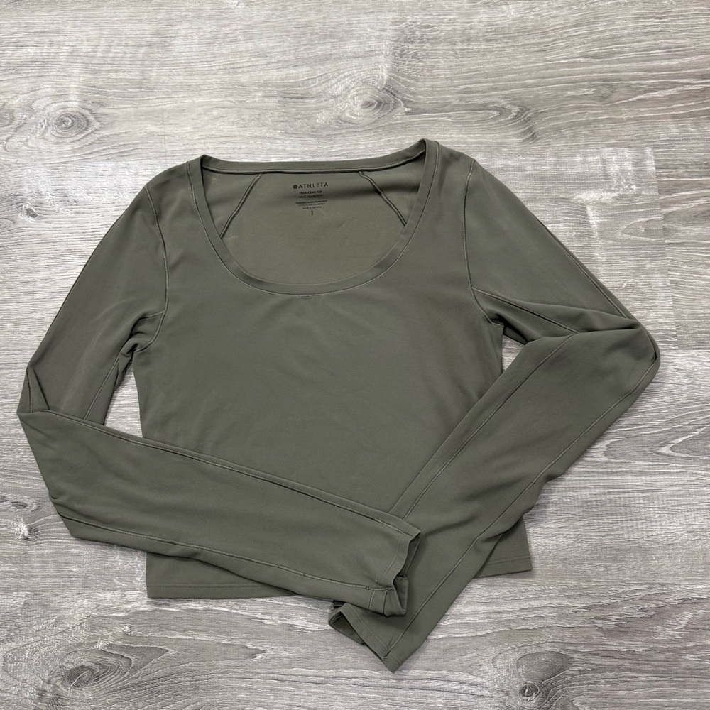 Athleta Transcend Top size small Sage Long Sleeve Top